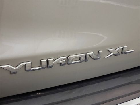 Used 2015 GMC Yukon XL Denali w/ Premium Package image 16