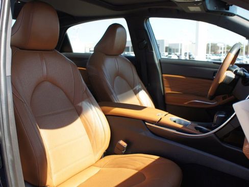 Used 2021 Toyota Avalon Limited image 23