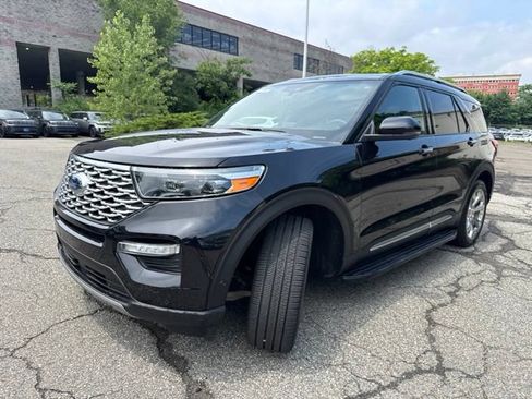 Used 2020 Ford Explorer Platinum w/ Premium Technology Package AWD/4WD image 3