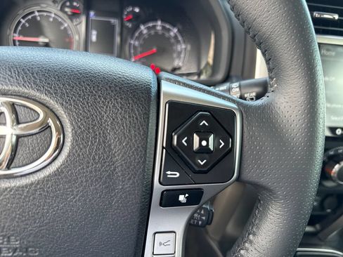 Used 2022 Toyota 4Runner SR5 Premium w/ Moonroof Package RWD image 17