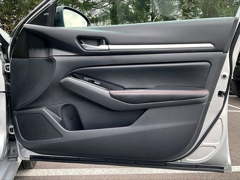 Used 2025 Nissan Altima 2.5 SR image 22