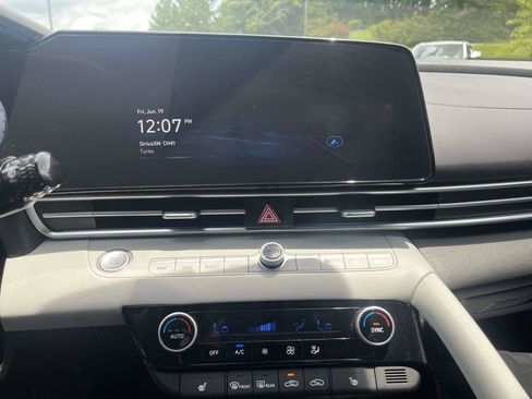 Certified 2024 Hyundai Elantra Limited FWD image 19