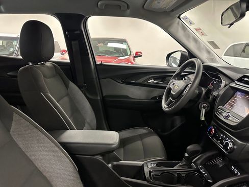 Used 2021 Chevrolet TrailBlazer LS image 30