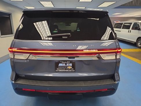 Used 2023 Lincoln Navigator Reserve AWD/4WD image 7