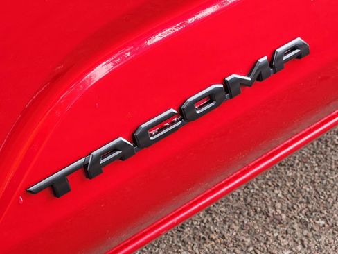 Used 2024 Toyota Tacoma TRD Off-Road image 31