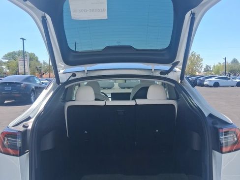 Used 2023 Tesla Model Y Long Range AWD/4WD image 9
