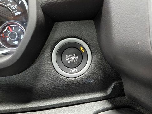 Used 2023 RAM 1500 Big Horn AWD/4WD image 40
