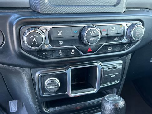 Used 2022 Jeep Wrangler Sport image 24