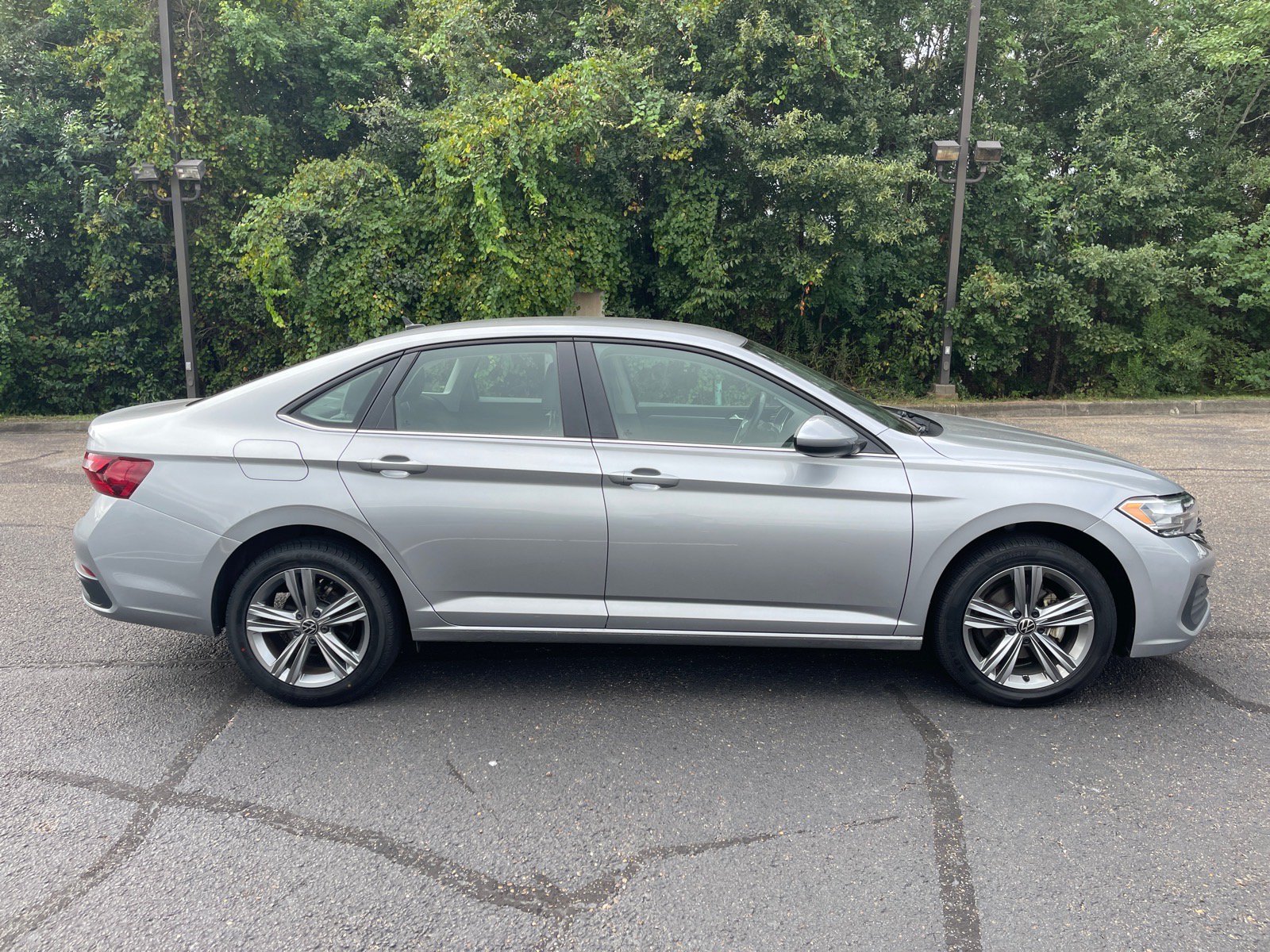 Used 2024 Volkswagen Jetta SE FWD image 21