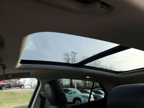 Used 2022 Buick Envision Essence w/ Sport Touring Package image 17