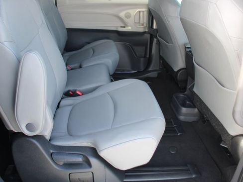 Certified 2024 Toyota Sienna XLE image 18