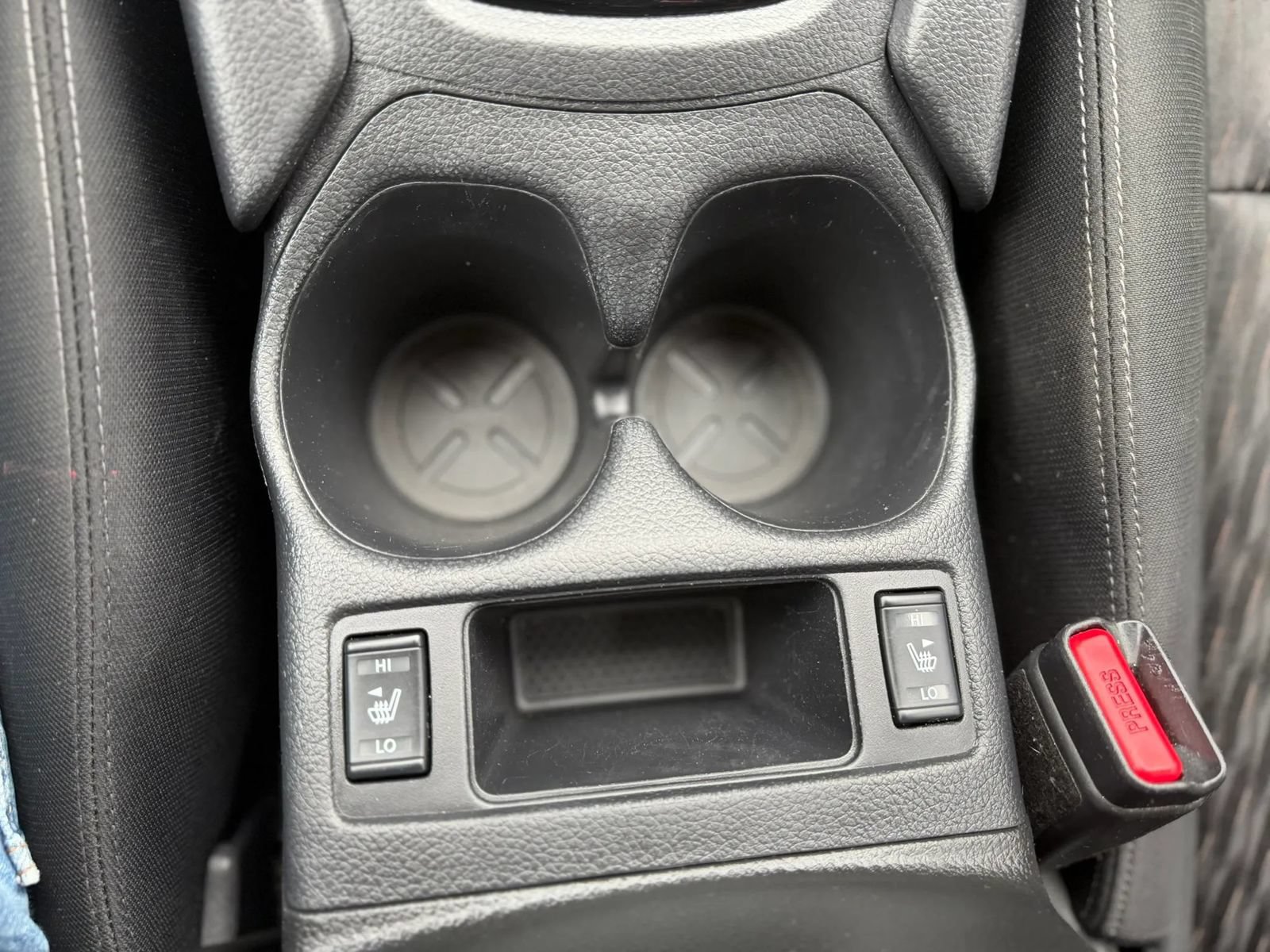 Used 2018 Nissan Rogue SV AWD/4WD image 19