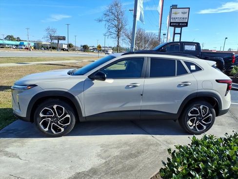 New 2026 Chevrolet Trax RS w/ Sunroof Package image 6