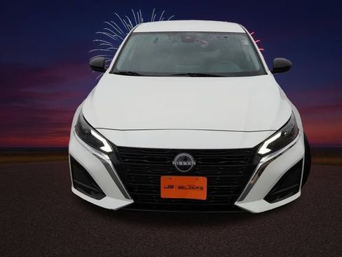 Used 2025 Nissan Altima 2.5 SV FWD image 12
