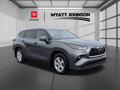 Certified 2023 Toyota Highlander LE image 7