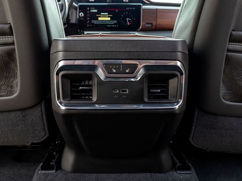 Used 2026 GMC Sierra 3500 Denali Ultimate image 32