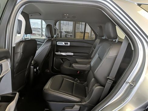 Used 2023 Ford Explorer XLT w/ Equipment Group 202A image 10