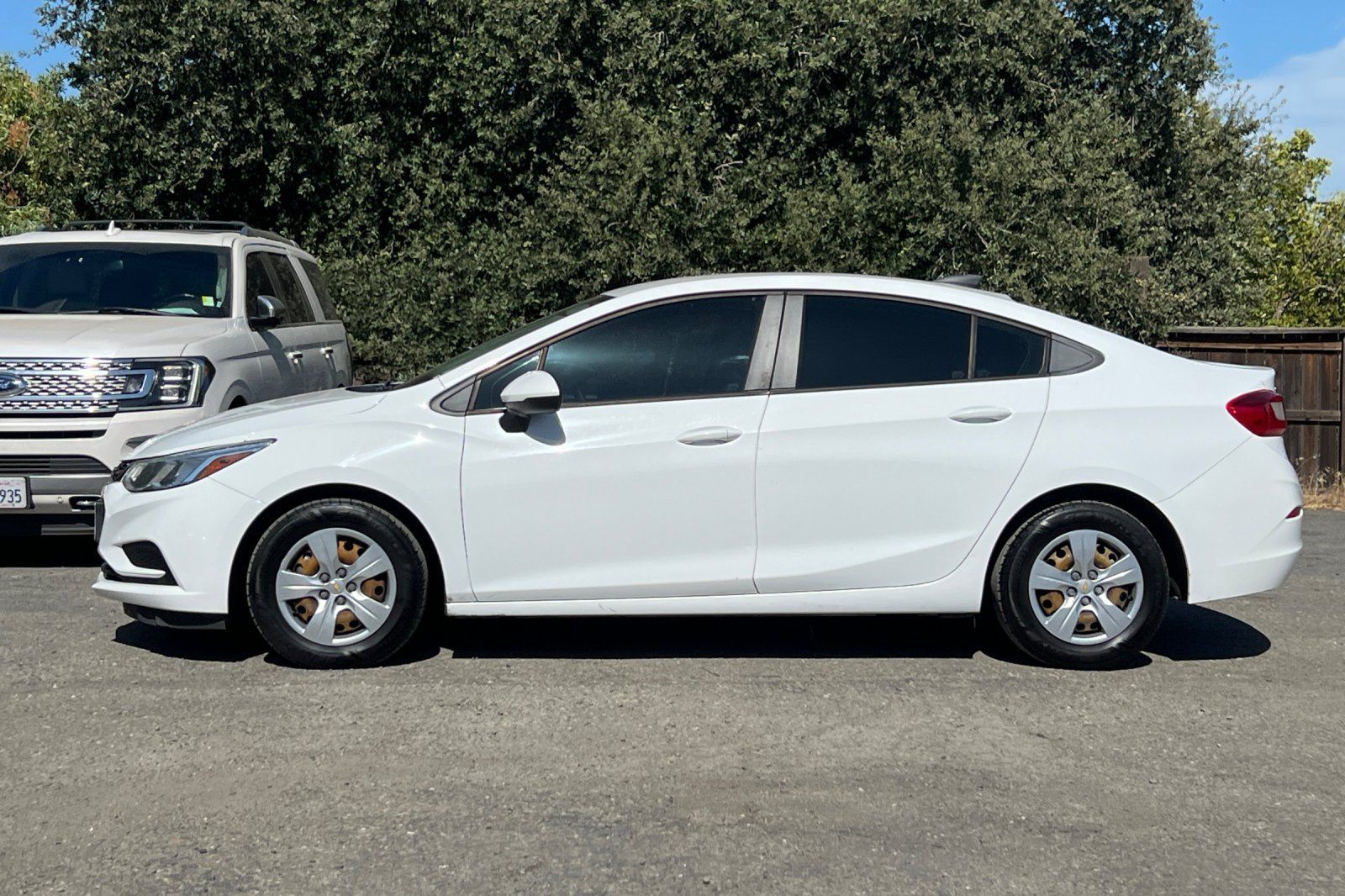 Used 2017 Chevrolet Cruze LS FWD image 7