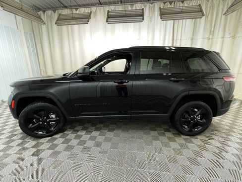 Used 2025 Jeep Grand Cherokee Limited w/ Black Appearance Package AWD/4WD image 20