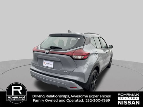 Used 2023 Nissan Kicks SR w/ SR Premium Package FWD image 5