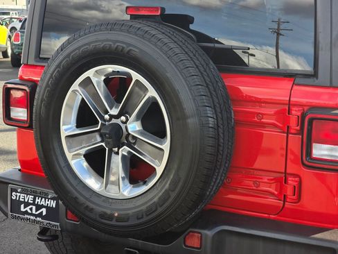 Used 2020 Jeep Wrangler Unlimited Sahara image 13