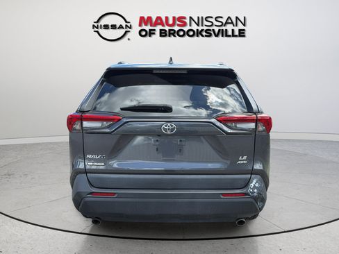 Used 2021 Toyota RAV4 LE AWD/4WD image 9