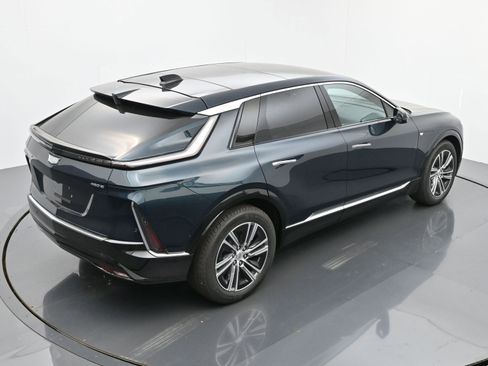 New 2025 Cadillac Lyriq Luxury image 27