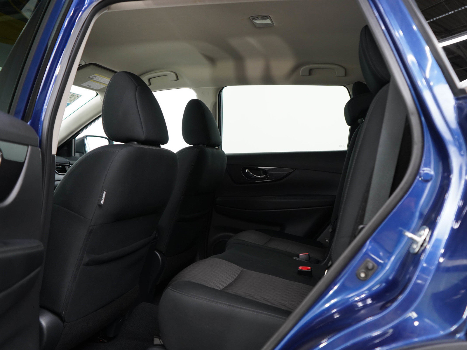 Used 2018 Nissan Rogue SV AWD/4WD image 19