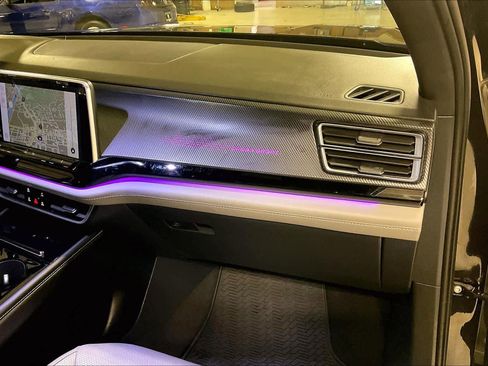 Used 2024 Volkswagen Atlas Cross Sport SEL R-Line image 17