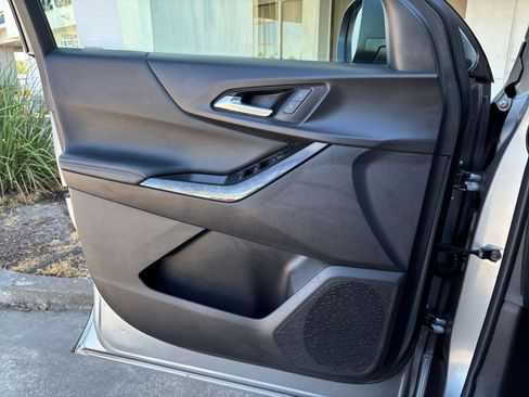 Used 2025 Chevrolet Equinox LT AWD/4WD image 15