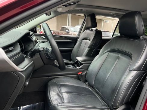 Used 2022 Jeep Grand Cherokee Limited image 15