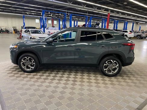 Used 2025 Chevrolet Trax LT FWD image 5