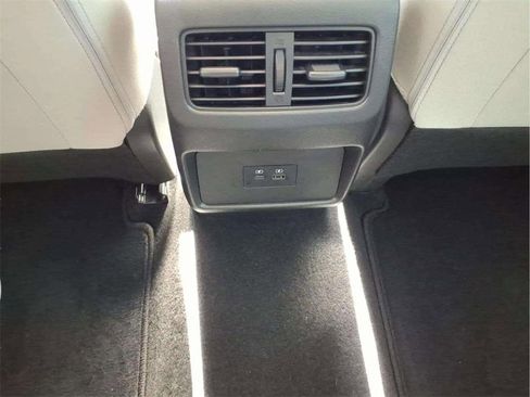 Used 2023 Nissan Rogue SV image 13