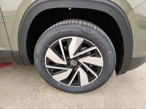 New 2026 Volkswagen Atlas SE image 9