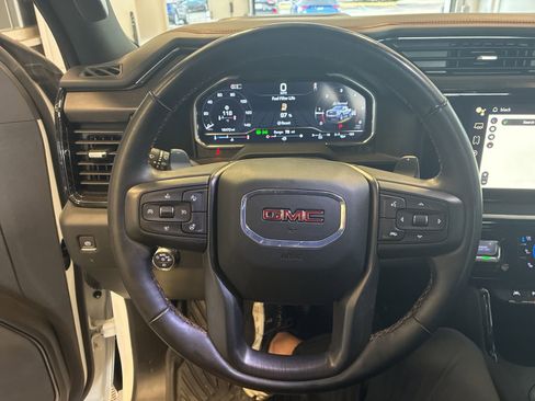 Used 2024 GMC Sierra 1500 AT4 w/ Technology Package AWD/4WD image 16