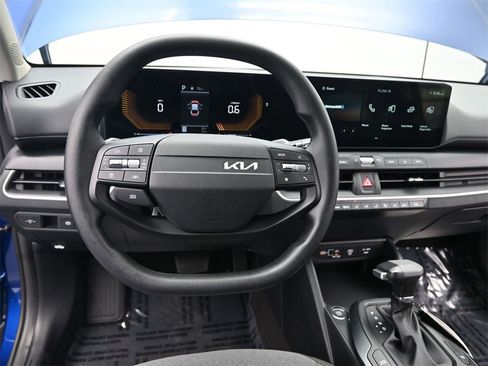 New 2025 Kia K4 LXS image 29