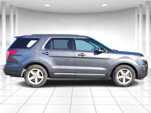 Used 2018 Ford Explorer XLT w/ Equipment Group 202A image 2
