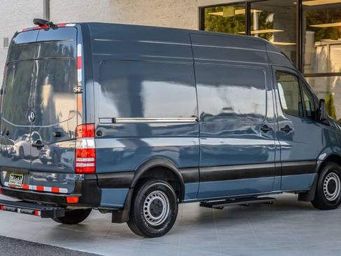 Used 2018 Mercedes-Benz Sprinter 2500 image 9