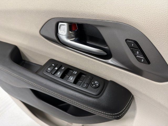 Used 2024 Chrysler Pacifica Touring-L FWD image 22