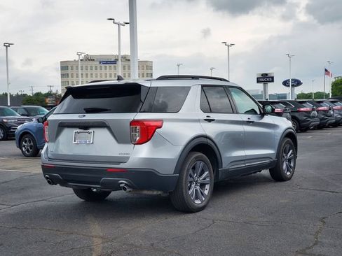 Used 2023 Ford Explorer XLT w/ Equipment Group 202A AWD/4WD image 3