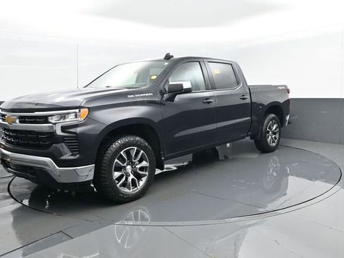 Used 2024 Chevrolet Silverado 1500 LT image 1