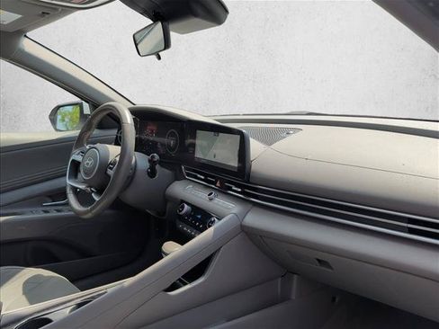 Used 2025 Hyundai Elantra SEL FWD image 29