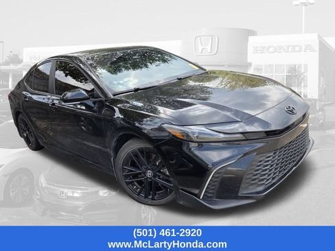 Used 2025 Toyota Camry SE FWD image 5