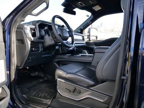 Used 2025 Ford F450 Platinum w/ FX4 Off-Road Package image 37