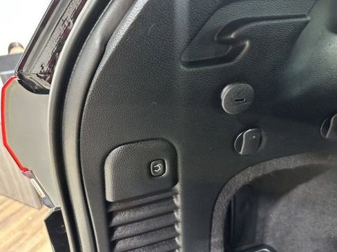 Used 2017 Jeep Grand Cherokee Overland image 39