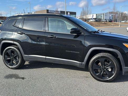 Used 2020 Jeep Compass Latitude image 3