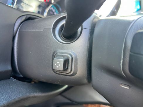 Used 2020 Chevrolet Suburban Premier image 28