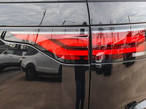 New 2026 Land Rover Discovery S image 11