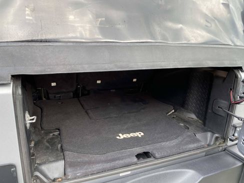 Used 2016 Jeep Wrangler Unlimited Sport w/ Quick Order Package 24S AWD/4WD image 5