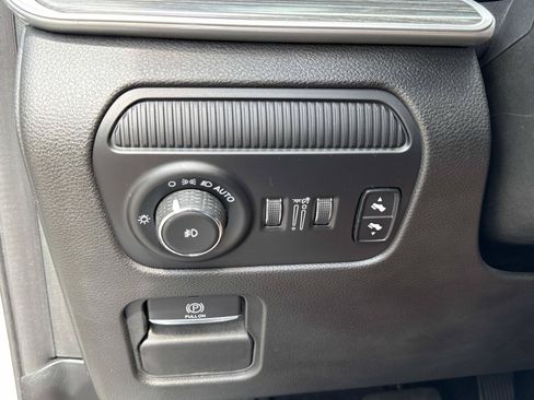 Used 2023 Jeep Wagoneer Series II w/ Convenience Group I RWD image 32